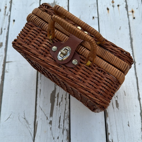 Vintage Wicker Picnic Basket Purse with Handles - Picture 5 of 8